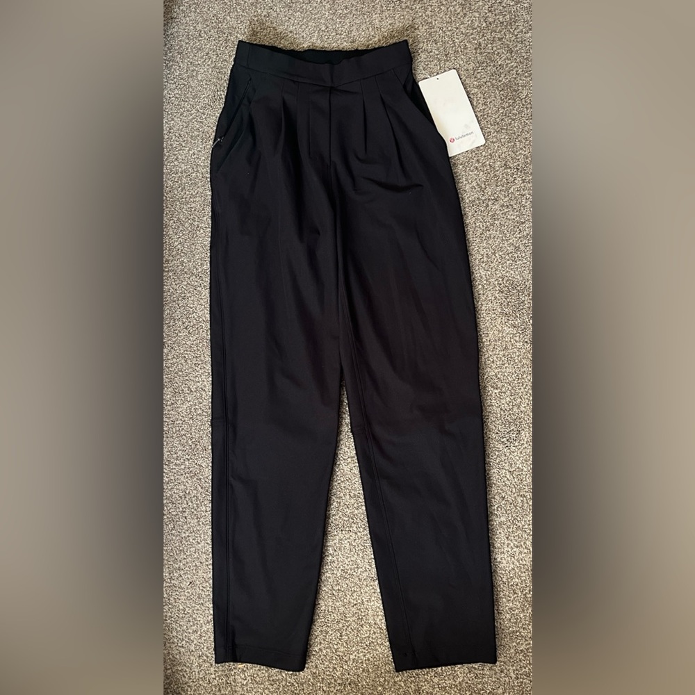 Lululemon  Women Black Pants  Essential Hight rise Trouser size 2 . new